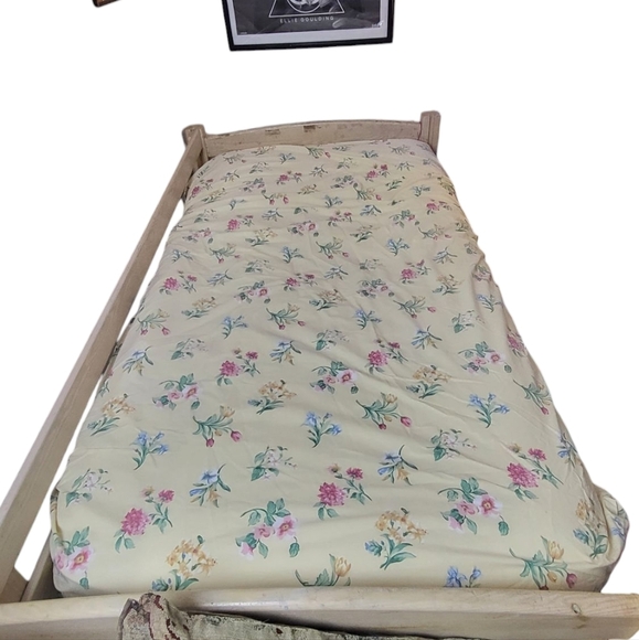 Vintage Springs Yellow Red Blue Floral Sheet Queen - Picture 1 of 3